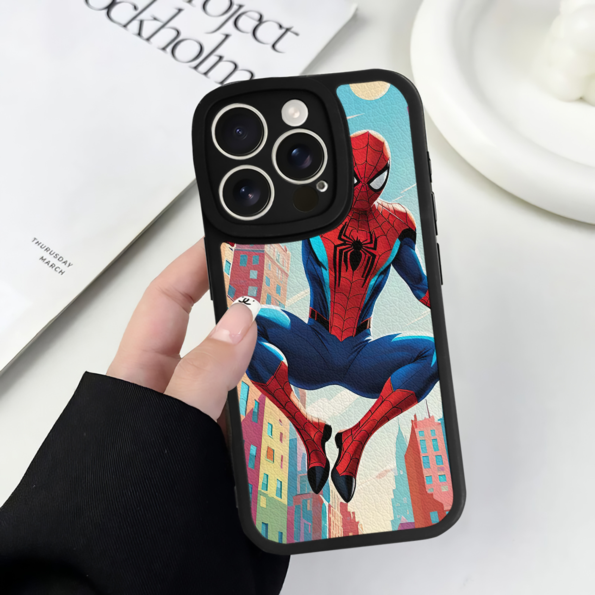 Spider Man スパイダーマン 【iPhone 16シリーズ対応】シリコンスマホケース（レザー調） 材質：シリコン